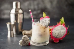 Margarita de Pitaya. Um coquetel refrescante com tequila, licor de laranja e suco de limão.